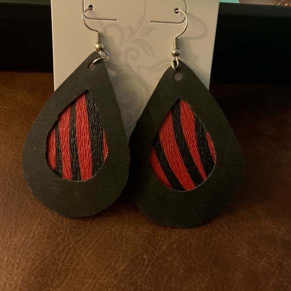 Earring - Picture 9 of 16